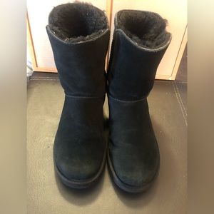 Ugg Boots with Buttons Straps